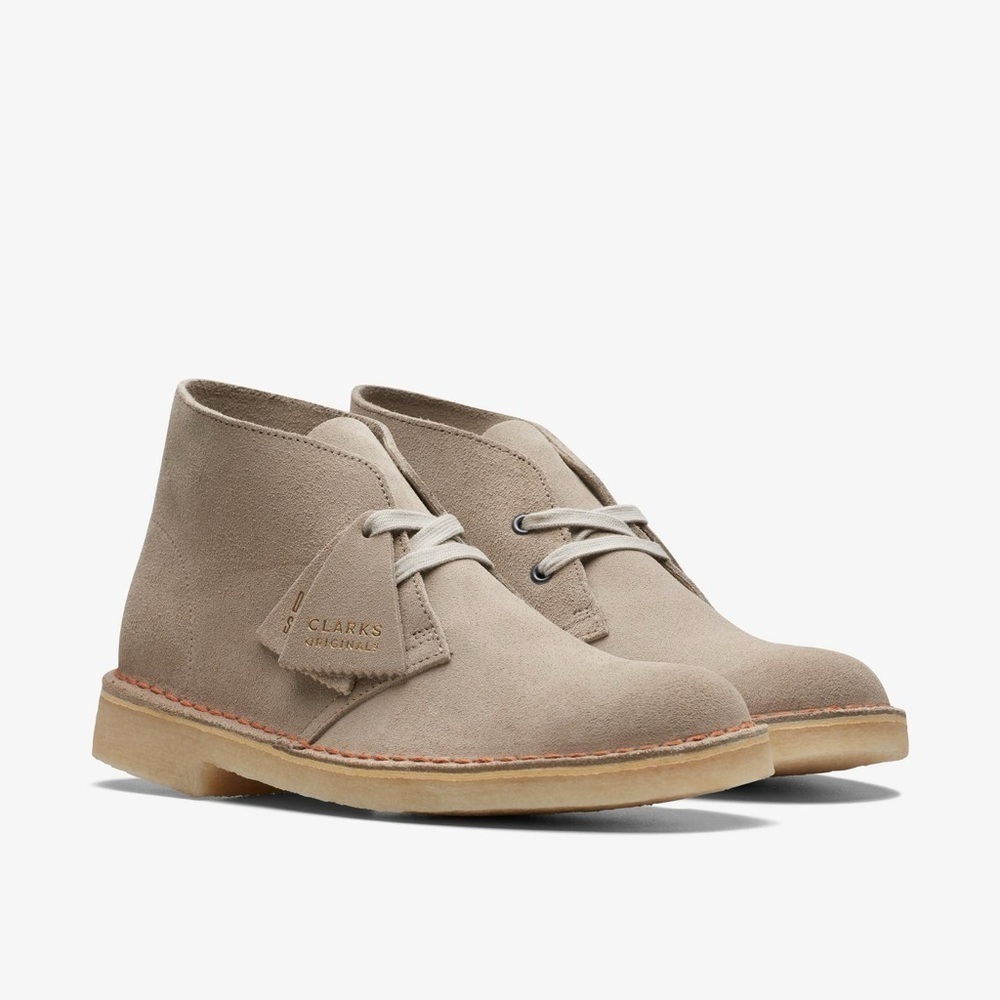 Women’s CLARKS Desert Boots suede leather lace up boots- Size 7.